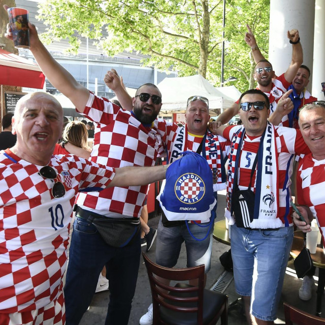 Hrvatski navijaci uoči utakmice s Francuskom u Parizu