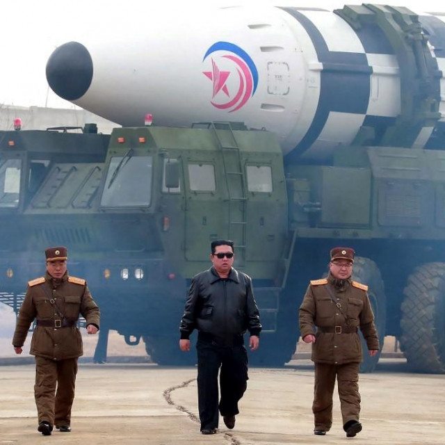 Kim Jong Un na testiranju nove vrste interkontinentalne balističke rakete