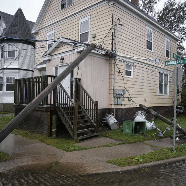 Oluja fiona poharala kanadsku obalu