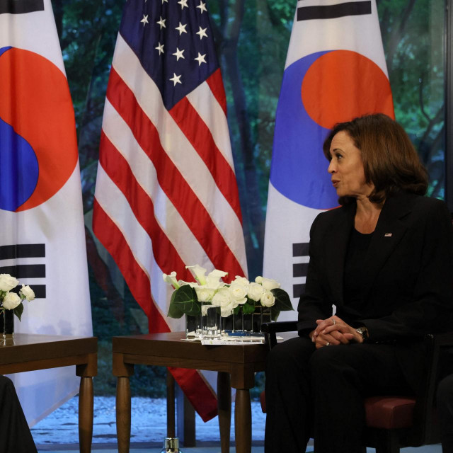 Kamala Harris s premijerom Južne Koreje Han Duck-sooom