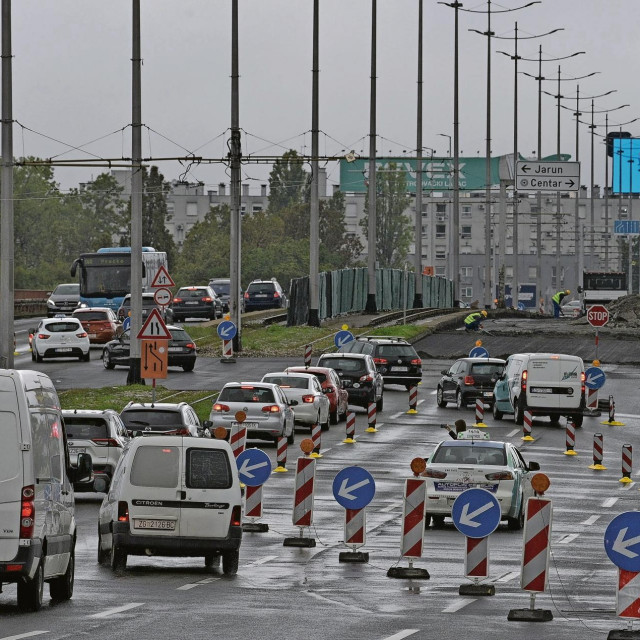 Zbog radova na Jadranskom mostu promet se odvija u jednoj umjesto u četiri trake