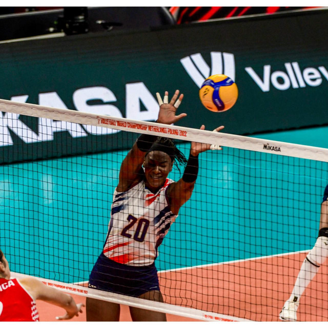 Blok Brayelin Martínez bio je previsok za Miku Grbavicu