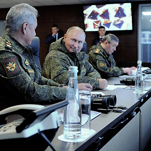 Vladimir Putin, ministar obrane Serge Šojgu i šef Glasvnog stožera oružanih snaga Ruske Federacije Valerij Gerasimov