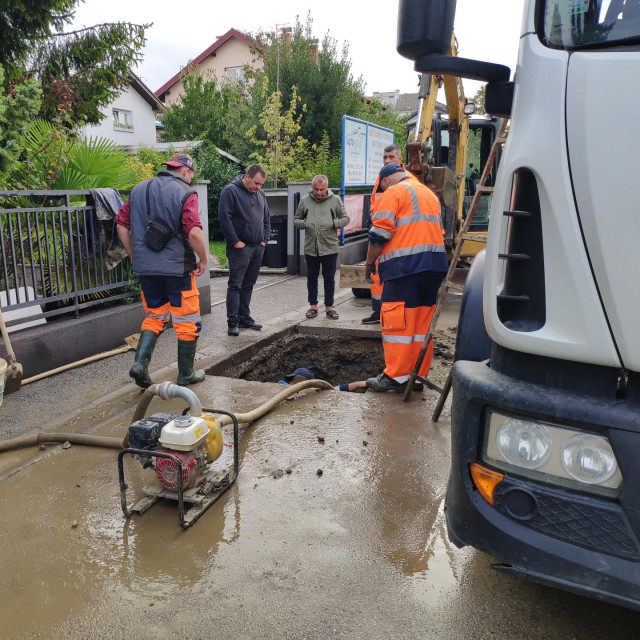 Puknuće cijevi u Dubravi