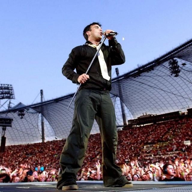 Robbie Williams, 2003.