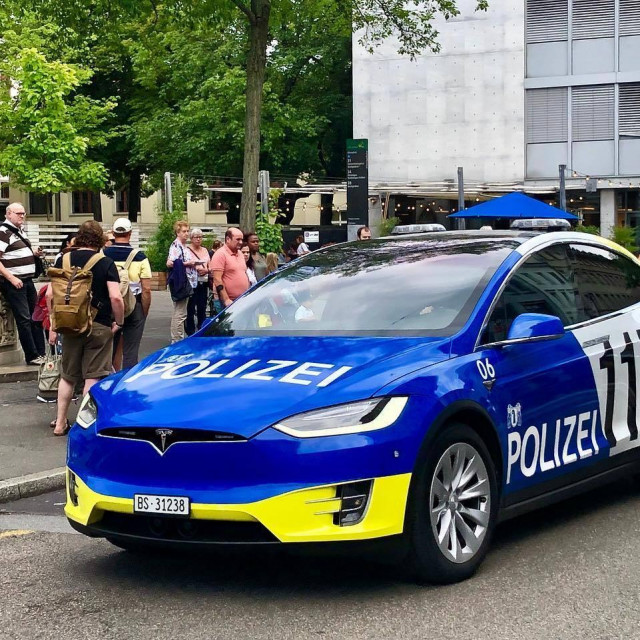 Policijska Tesla u Baselu