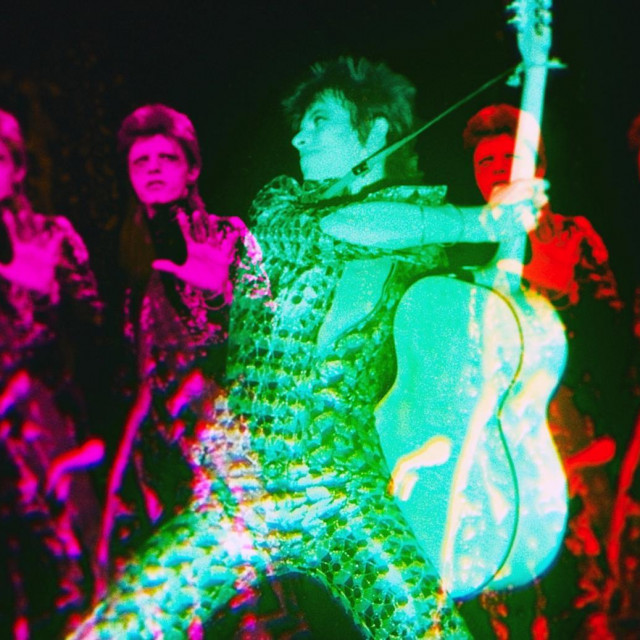 Svi u kino na ”Moonage Daydream” - emotivna i mentalna masaža Davidom Bowiejem ono je što današnjem groznom svijetu treba