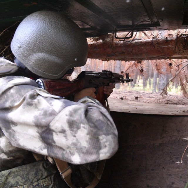 Pripadnik ruskih separatističkih snaga LNR-a u okolici Limana