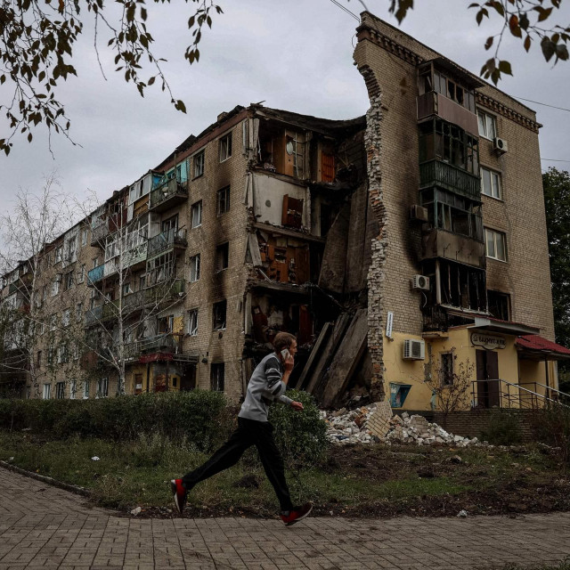 Razrušena zgrada u Bakhmutu