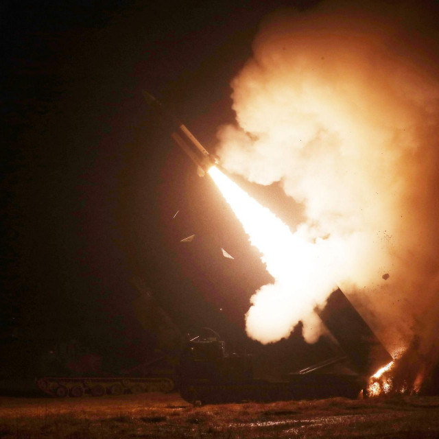 Ispaljivanje balističke rakete ATACMS