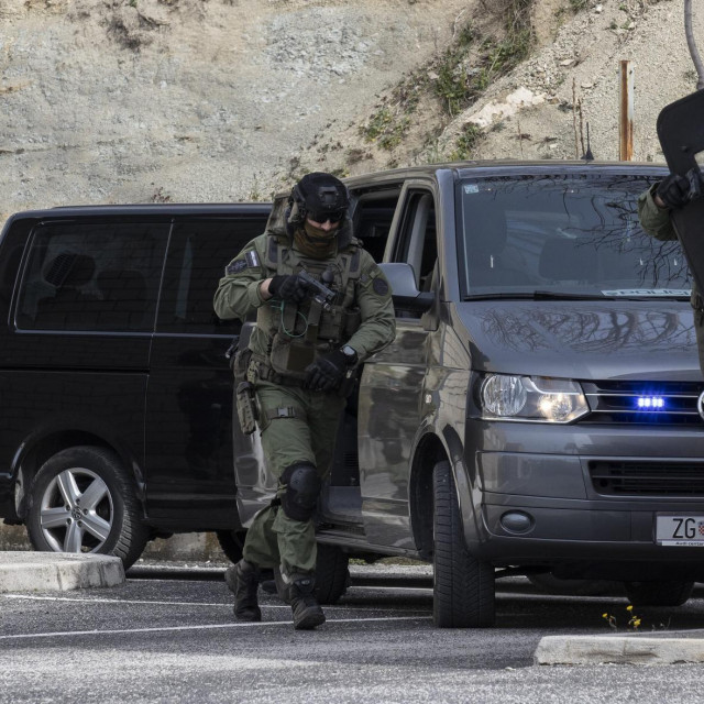 Specijalna policija, Ilustracija