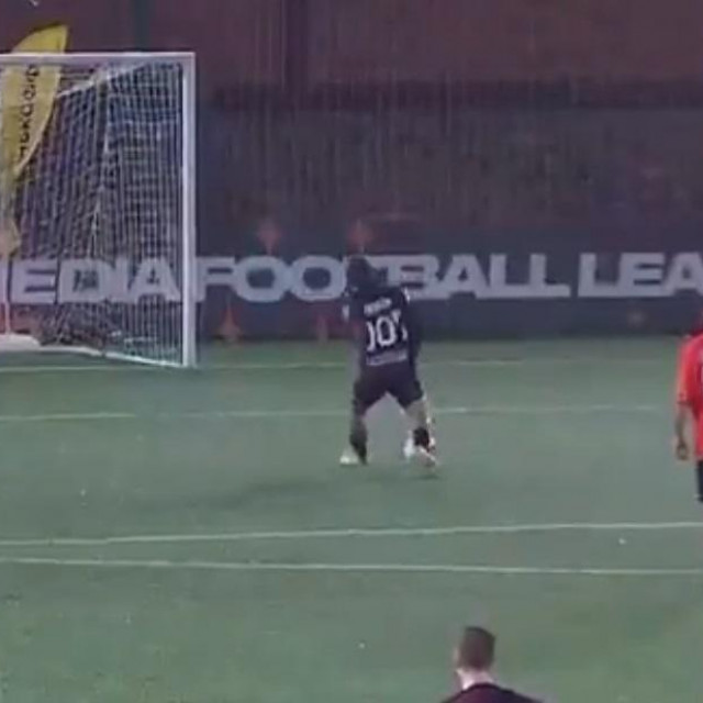 Norik Avdalyan zabija spektakularni gol