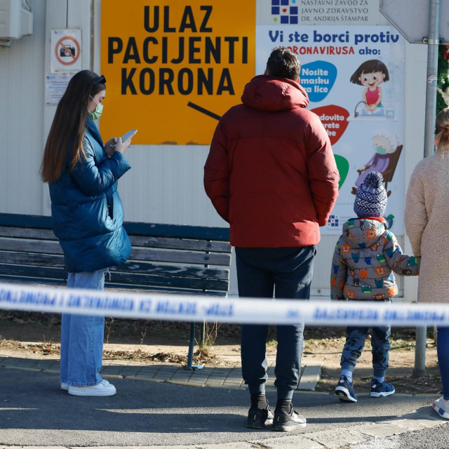 Arhivska fotografija testiranja na koronavirus