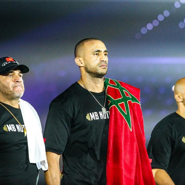 Badr Hari (u sredini)