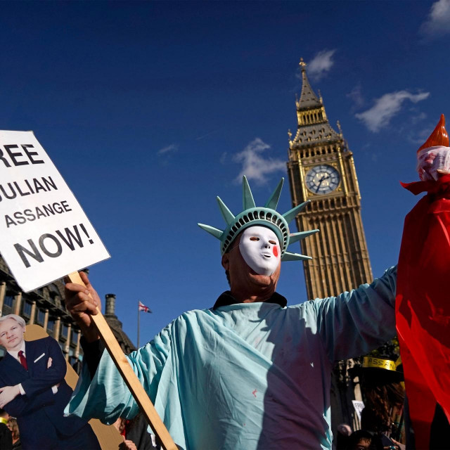 Prosvjed pobornika Juliana Assangea u Londonu