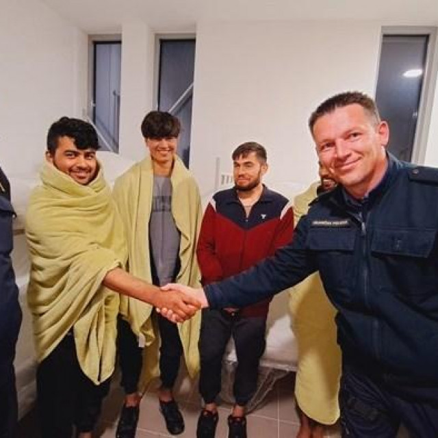 Spašeni migranti iz Save
