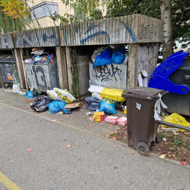 Kontejneri u Koturaškoj ulici