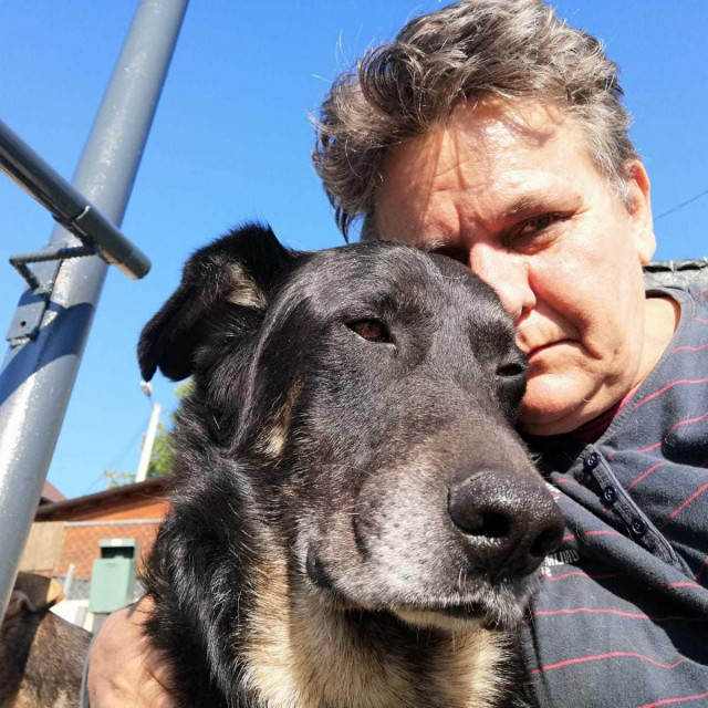 Pas Medo i njegova vlasnica Mara
 