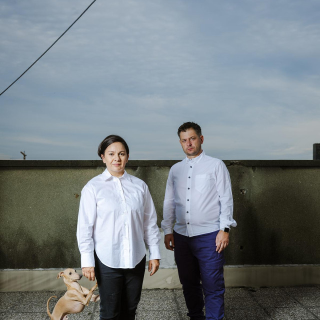 Lea Pelivan i Toma Plejić sa psom Cosmom