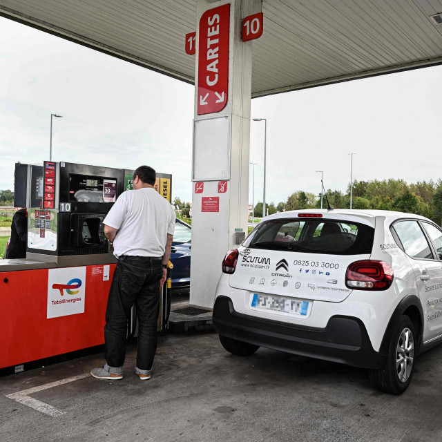 benzinska postaja (ilustracija)