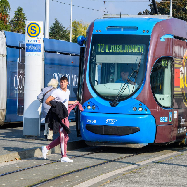 Tramvaji oslikani različitim reklamama