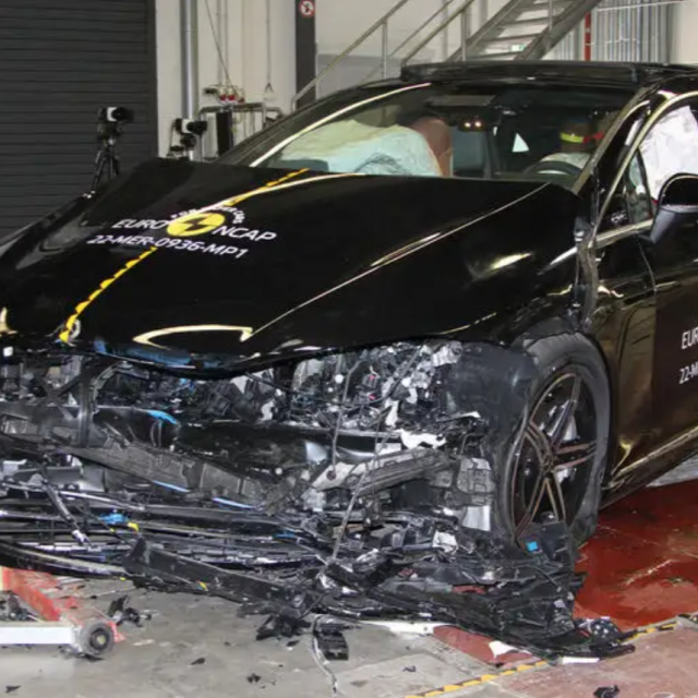 Mercedes EQE