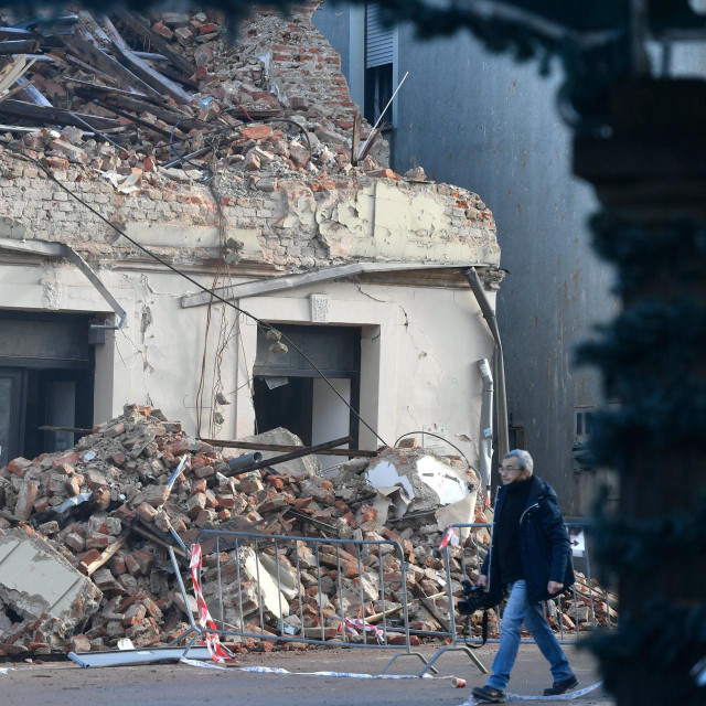 Razrušena kuća u Petrinji