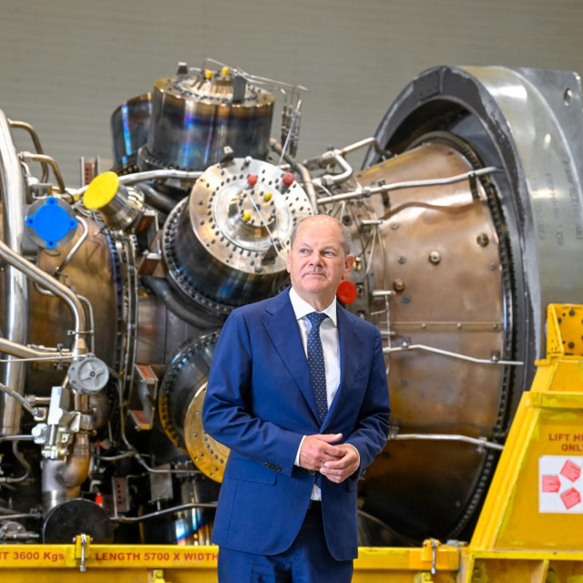 Njemački kancelar ispred turbine Sjevernog toka 1