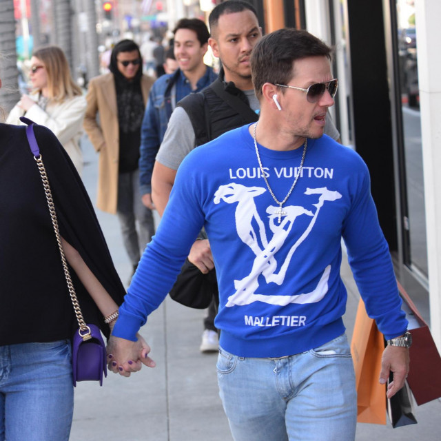 Mark Wahlberg sa suprugom Rheom.