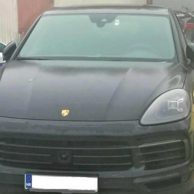 Oduzeti Porsche Cayenne u krugu policije u Čakovcu