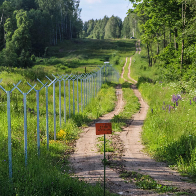 Vištitis se nalazi odmah do granice Litve i Kalinjingradske oblasti, eksklave Rusije koja pored Litve graniči još i s Poljskom. Kalinjingradska oblast važno je vojno središte i mjesto gdje Rusija navodno drži svoje nuklearno oružje