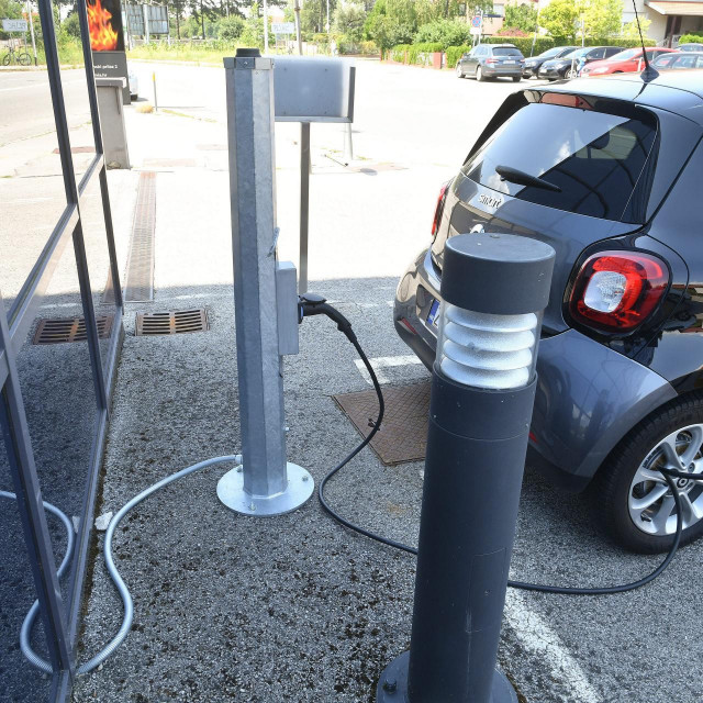 Punjač za električna vozila 