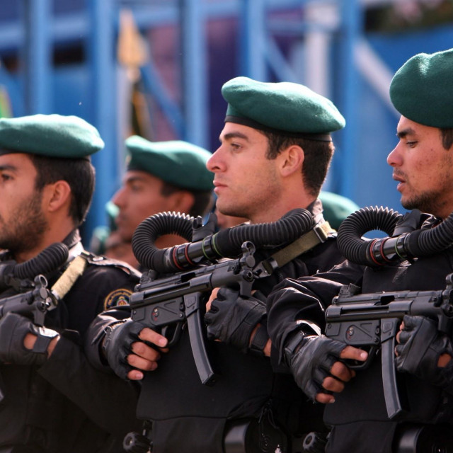 Vojni stručnjaci pak upozoravaju kako je Iran gladan novca, a moskovski arsenal projektila dugog dometa više nego kritičan