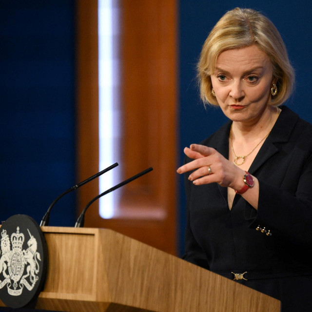 Odmah nakon izlaganja Liz Truss cijena državnog zaduživanja je porasla, a funta pala