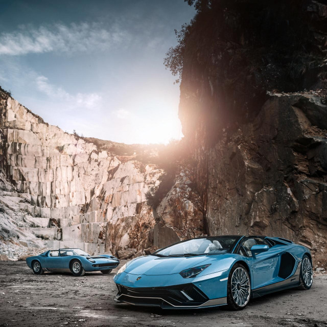 Lamborghini Aventador Ultimae Roadster i Miura P400 Roadster