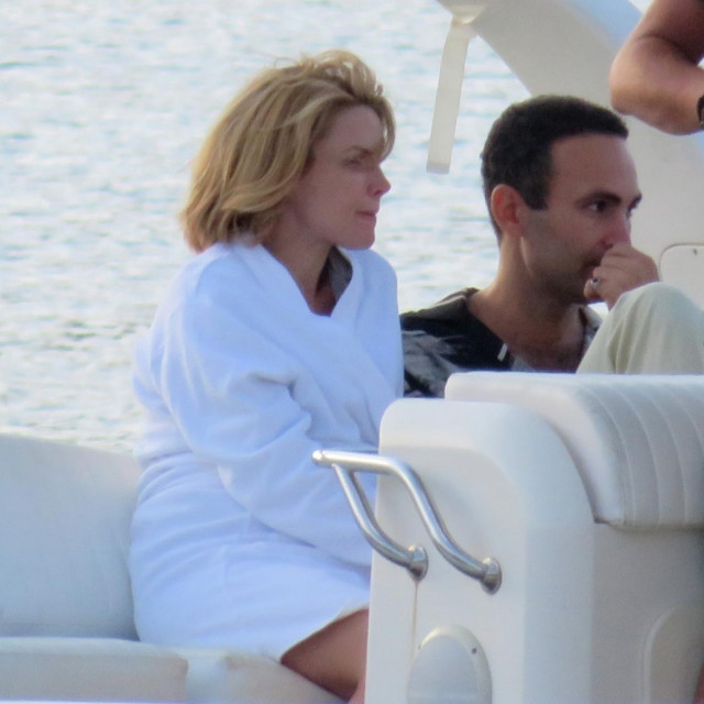 Elizabeth Debicki i Khalid Abdalla.