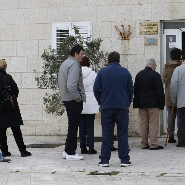 Umirovljenici u Makarskoj