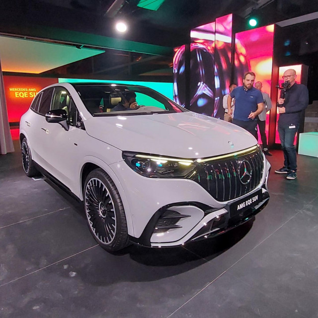 Mercedes EQE SUV