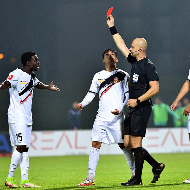 Sudac Bel je Gorici isključio igrača protiv Hajduka nakon intervencije VAR-a