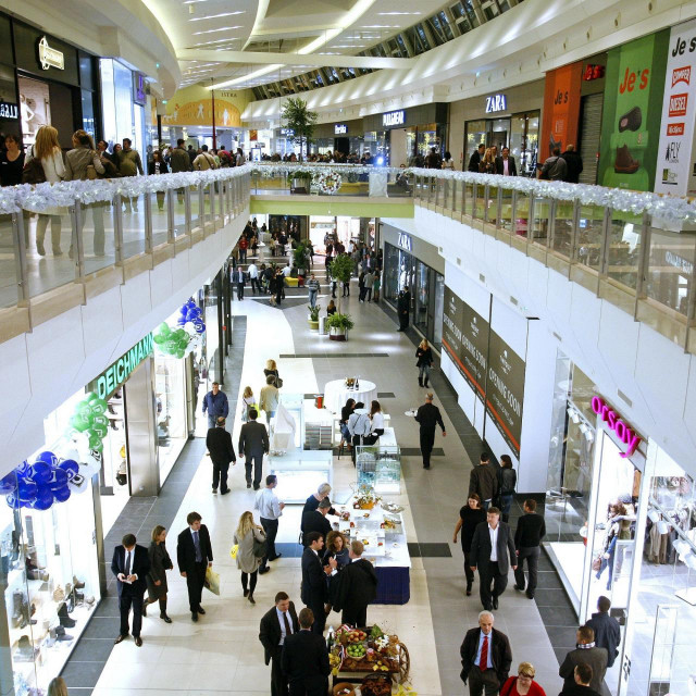 Ilustracija, gužva u shopping centru
 