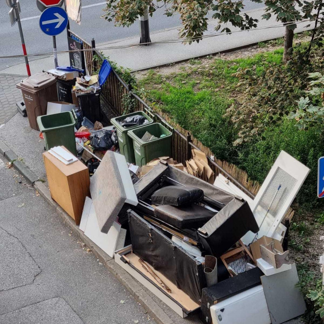 Glomazni otpad gomila se tjednima blizu Selske