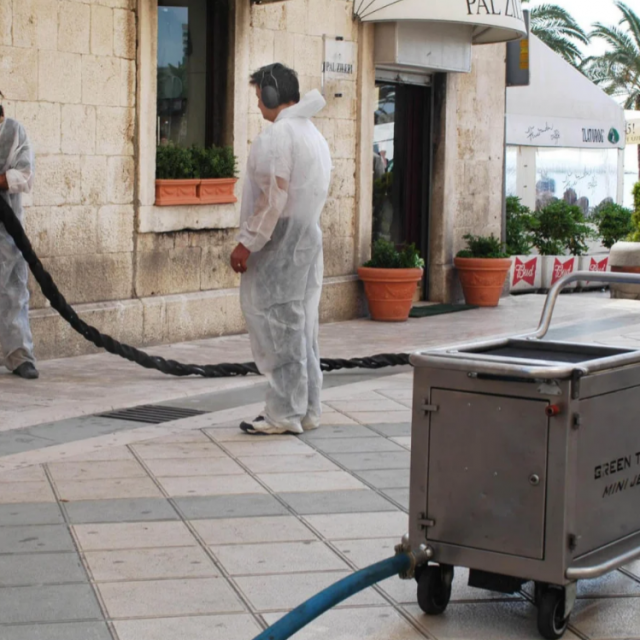 Nitko u ‘Čistoći‘ nije razmišljao o budućnosti, što će se dogoditi kad strugač žvaka ode u penziju? Tko će naslijediti njegovu plemenitu dužnost?