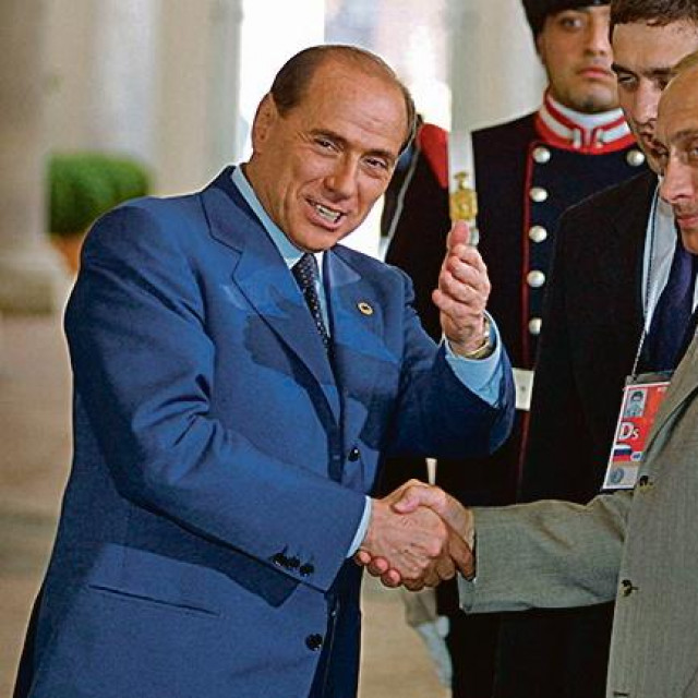 Silvio Berlusconi i Vladimir Putin snimljeni 2001. u Genovi