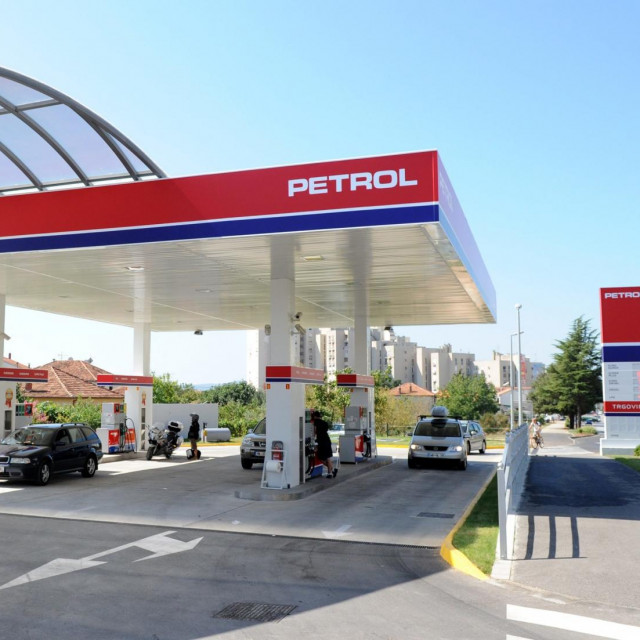 Benzinska postaja Petrola