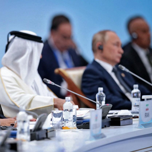 Iranski predsjednik Ebrahim Raisi i ruski čelnik Vladimir Putin