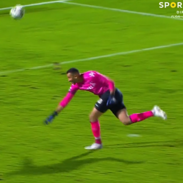 Suparnički vratar Kewin poletio je u prazno