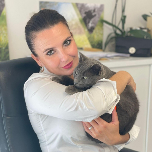 Mačka Zvončica i Jasenka Haleuš
 