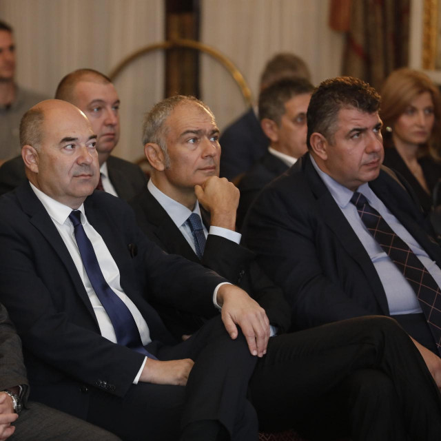 Konferencija Izazovi hrvatske industrije 2022./2023. u organizaciji Jutarnjeg lista.
Na fotografiji: Goran Ogurlić, Frane Barbarić, Emil Tedeschi, Pavao Vujnovac