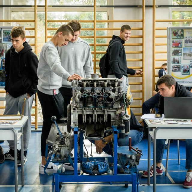 U okviru projekta u Industrijsko obrtničkoj školi u petak je održan Sajam poslodavaca