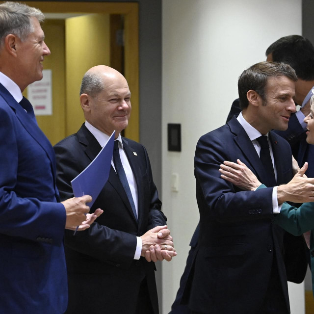 Klaus Werner Iohannis, Olaf Scholz, Emmanuel Macron i Ursula von der Leyen